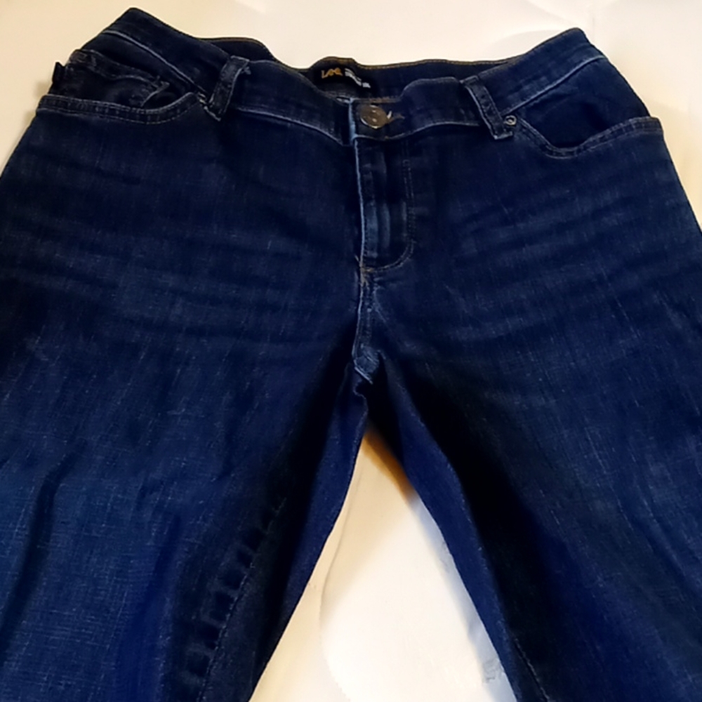 Boot cut bluejeans.